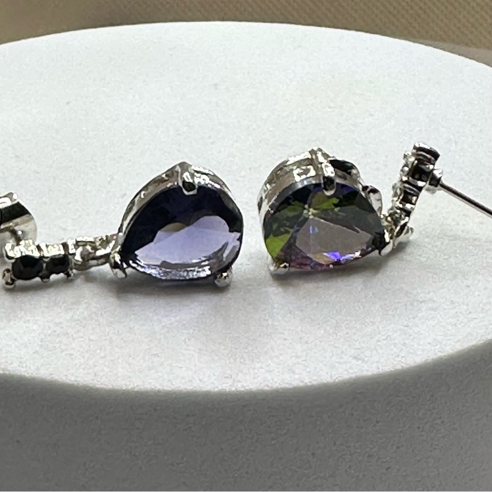 NWOT - Gorgeous Faceted Glass Water Drop Post Earrings